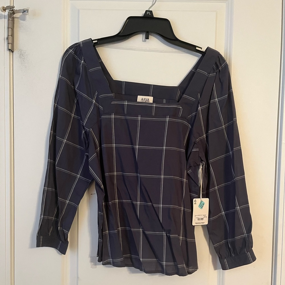 Selling a.n.a, size is a medium, is a square pattern